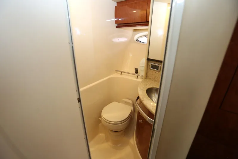 Slide: The Image of Sea Ray 420 Sundancer 2003 - 65