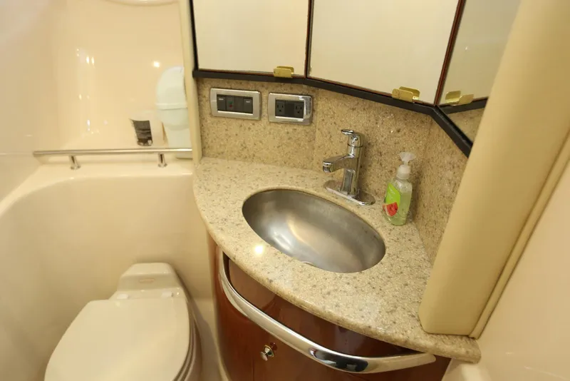 Slide: The Image of Sea Ray 420 Sundancer 2003 - 66