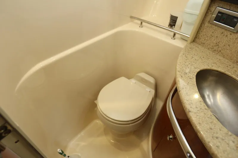 Slide: The Image of Sea Ray 420 Sundancer 2003 - 67