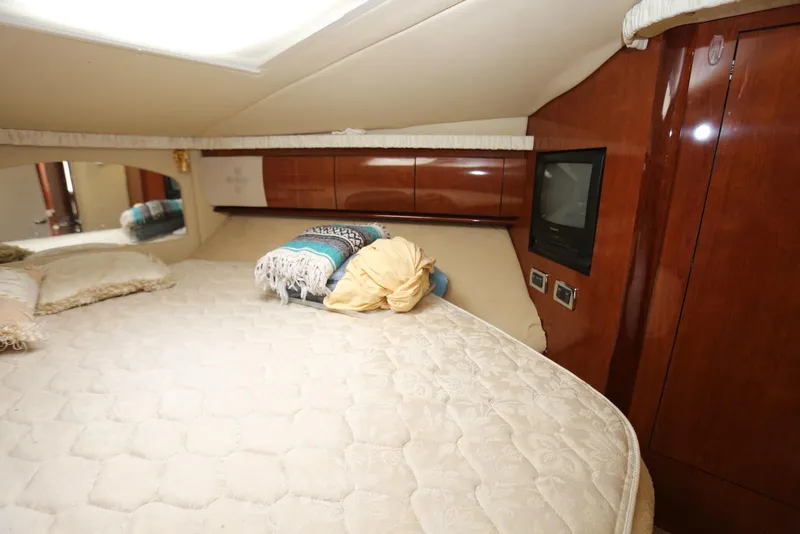 Slide: The Image of Sea Ray 420 Sundancer 2003 - 70