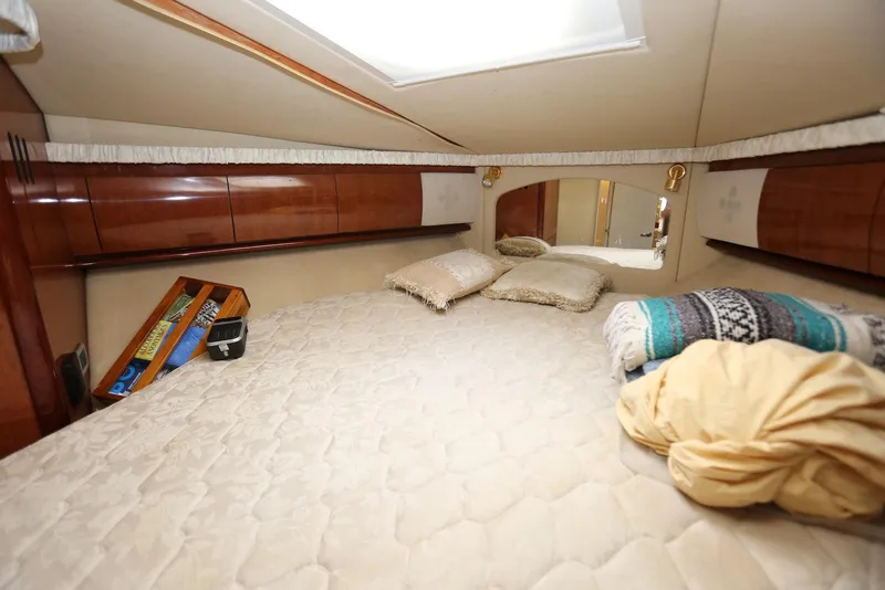 Slide: The Image of Sea Ray 420 Sundancer 2003 - 72