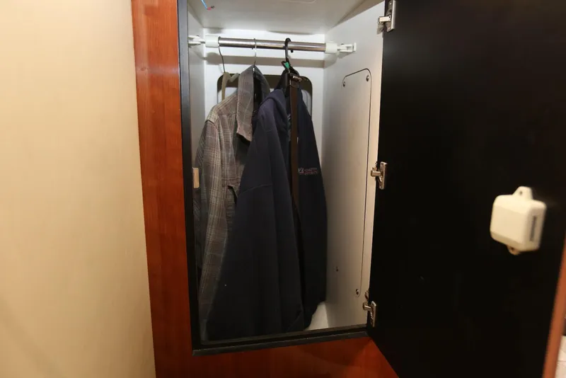 Slide: The Image of Sea Ray 420 Sundancer 2003 - 73