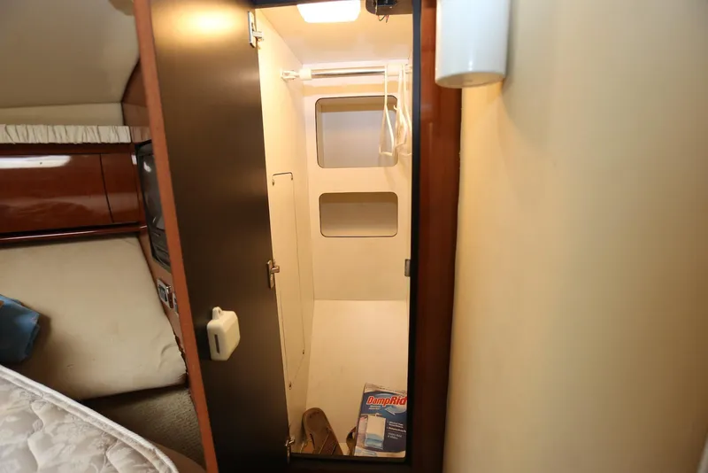 Slide: The Image of Sea Ray 420 Sundancer 2003 - 74