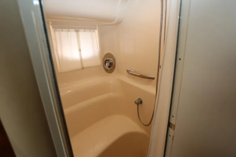 Slide: The Image of Sea Ray 420 Sundancer 2003 - 75