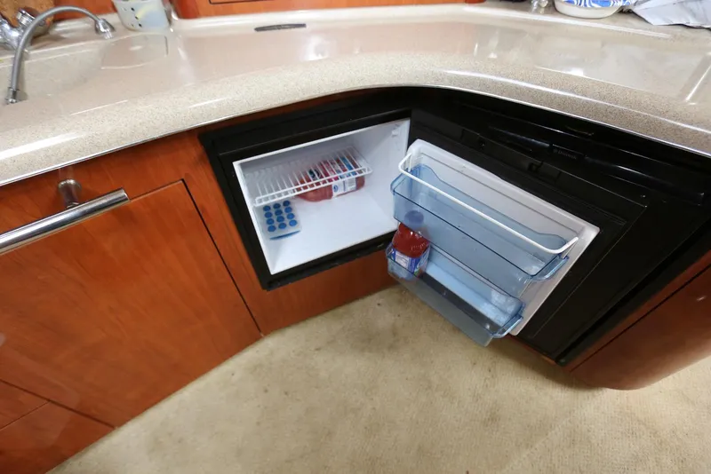 Slide: The Image of Sea Ray 420 Sundancer 2003 - 84