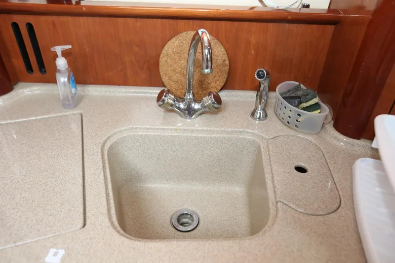 Slide: The Image of Sea Ray 420 Sundancer 2003 - 85