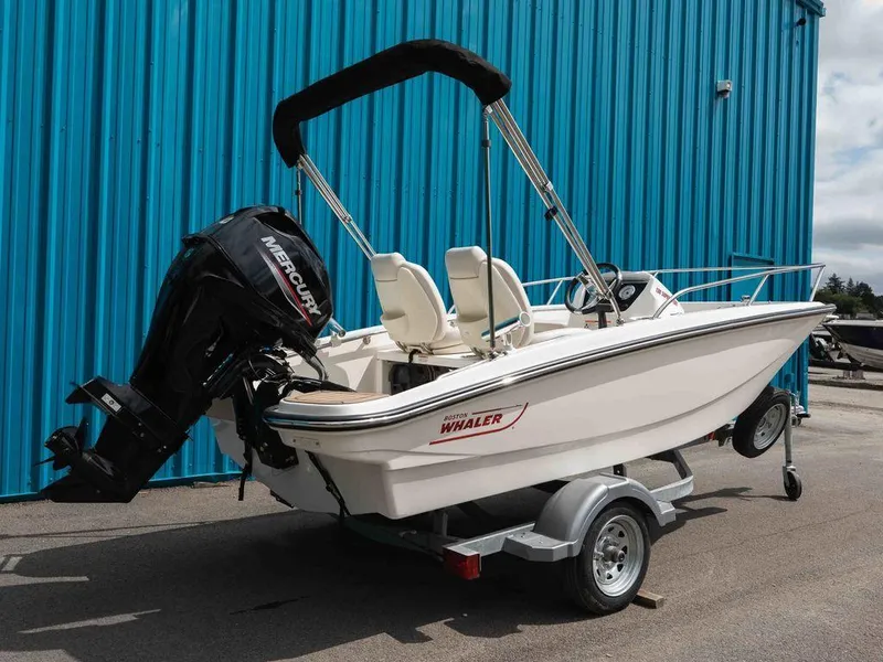 Slide: The Image of Boston Whaler 130 Super Sport 2025 - 3