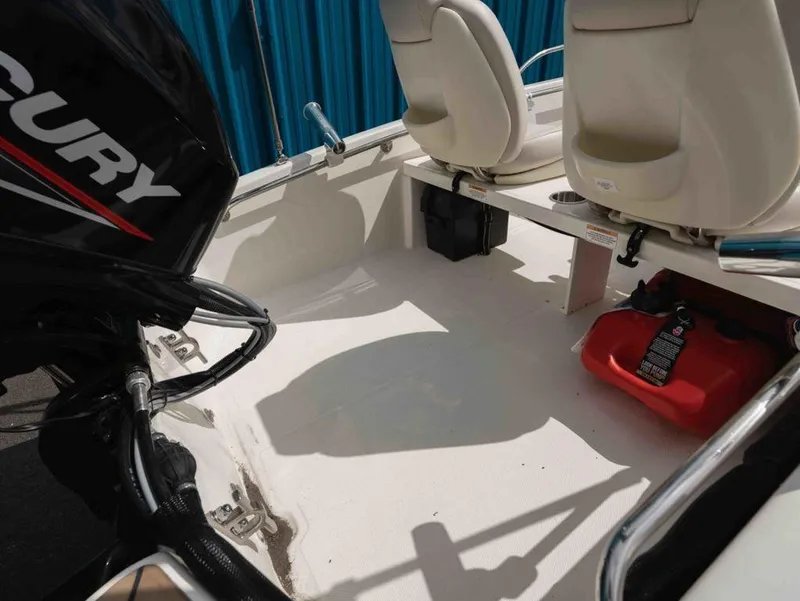 Slide: The Image of Boston Whaler 130 Super Sport 2025 - 5