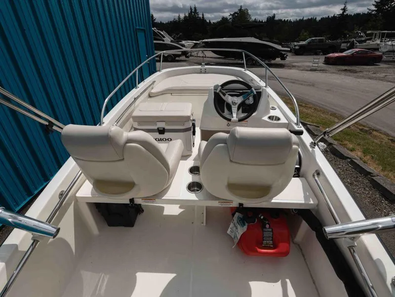 Slide: The Image of Boston Whaler 130 Super Sport 2025 - 6