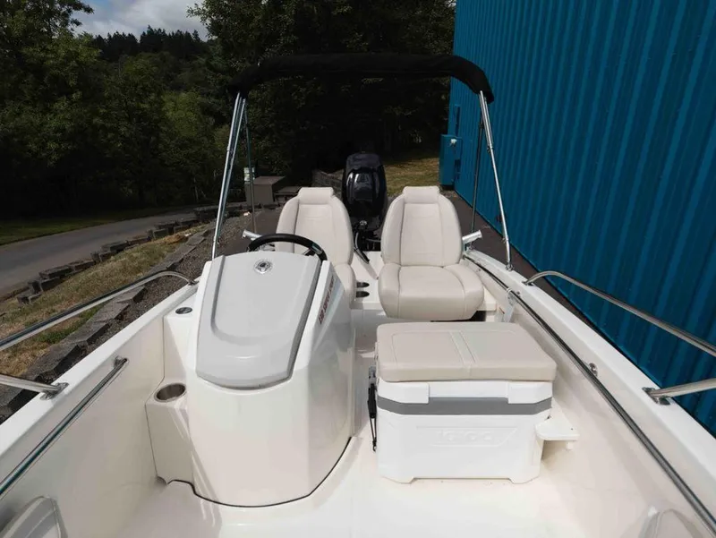 Slide: The Image of Boston Whaler 130 Super Sport 2025 - 9