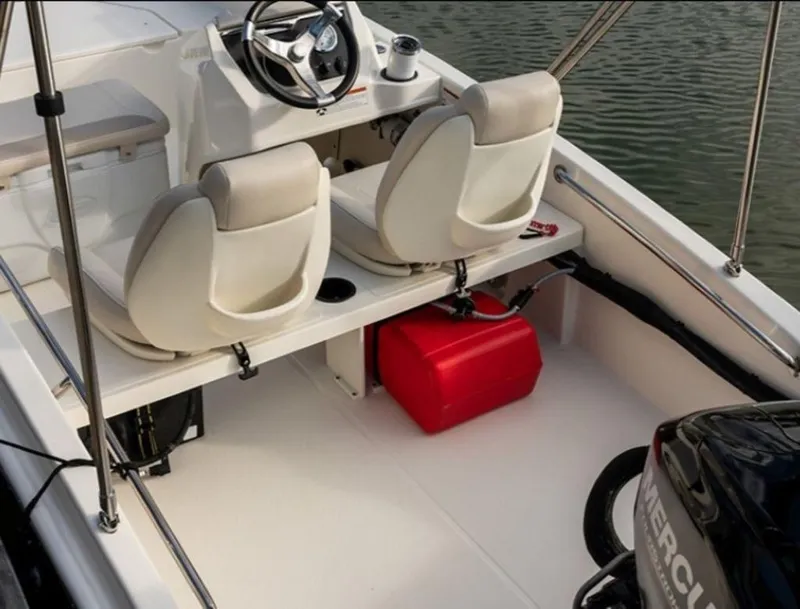Slide: The Image of Boston Whaler 130 Super Sport 2025 - 3