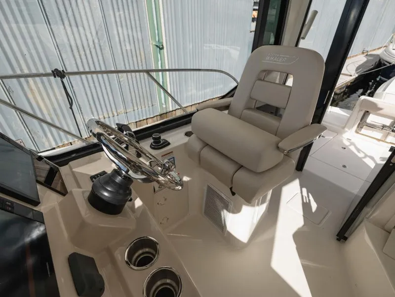 Slide: The Image of Boston Whaler 325 CONQUEST PH 2020 - 12