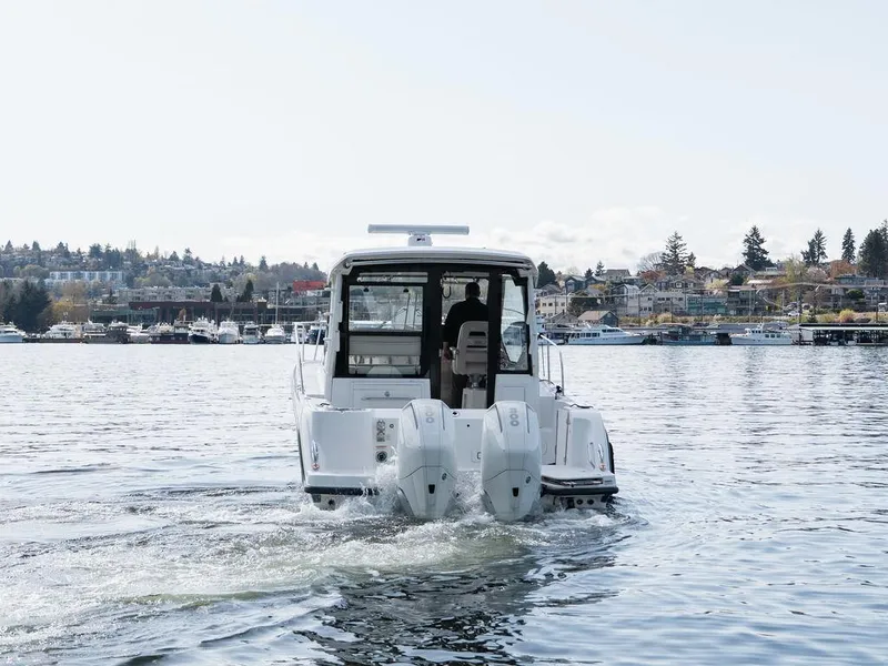 Slide: The Image of Boston Whaler 325 CONQUEST PH 2020 - 3