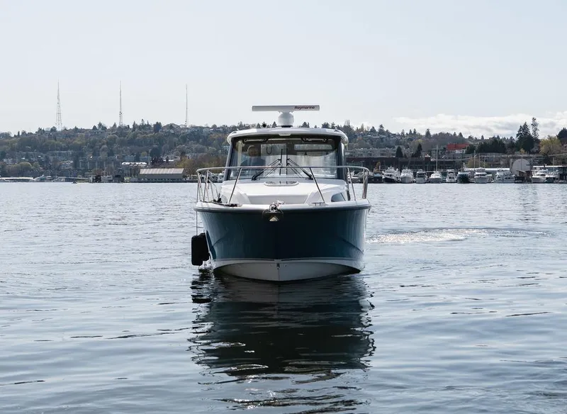 Slide: The Image of Boston Whaler 325 CONQUEST PH 2020 - 4