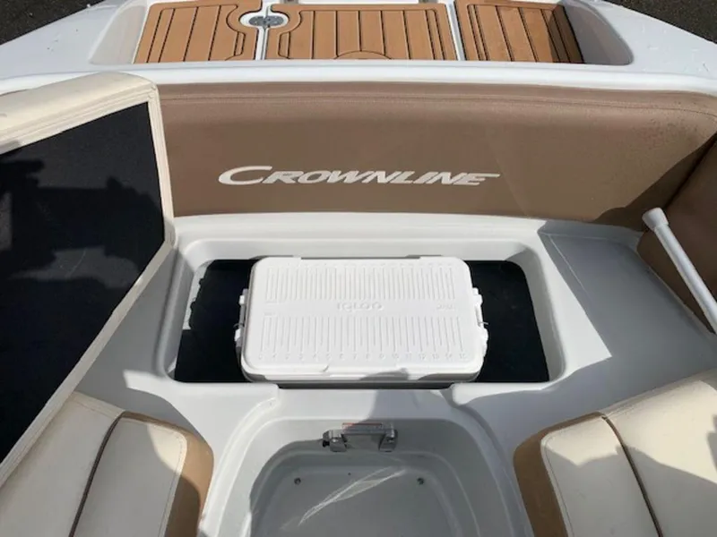 Slide: The Image of Crownline Boats 235 SS 2020 - 12
