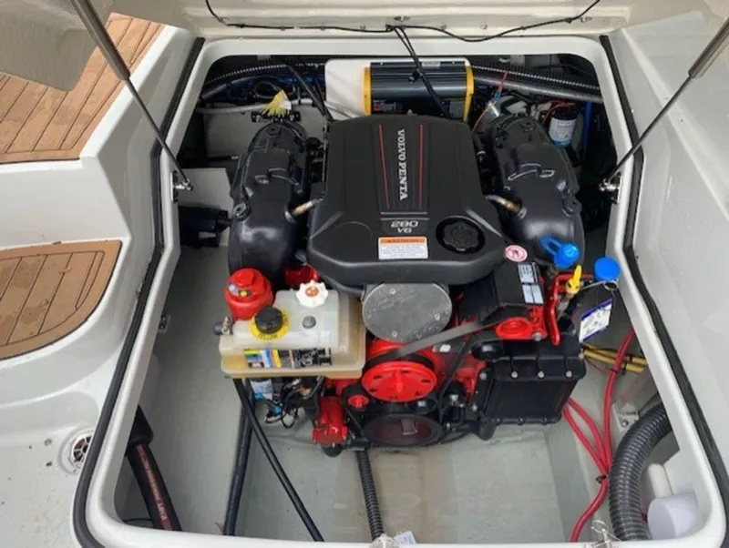 Slide: The Image of Crownline Boats 235 SS 2020 - 14