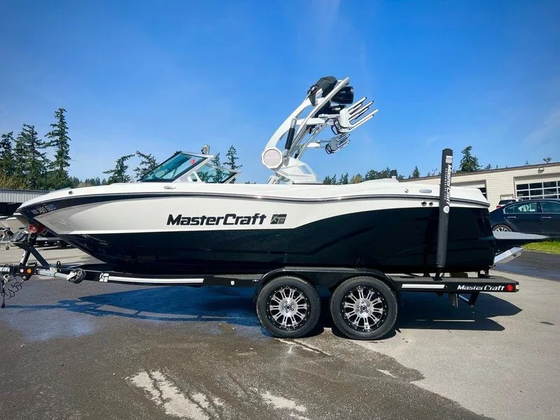 Slide: The Image of MasterCraft XT21 2019 - 1