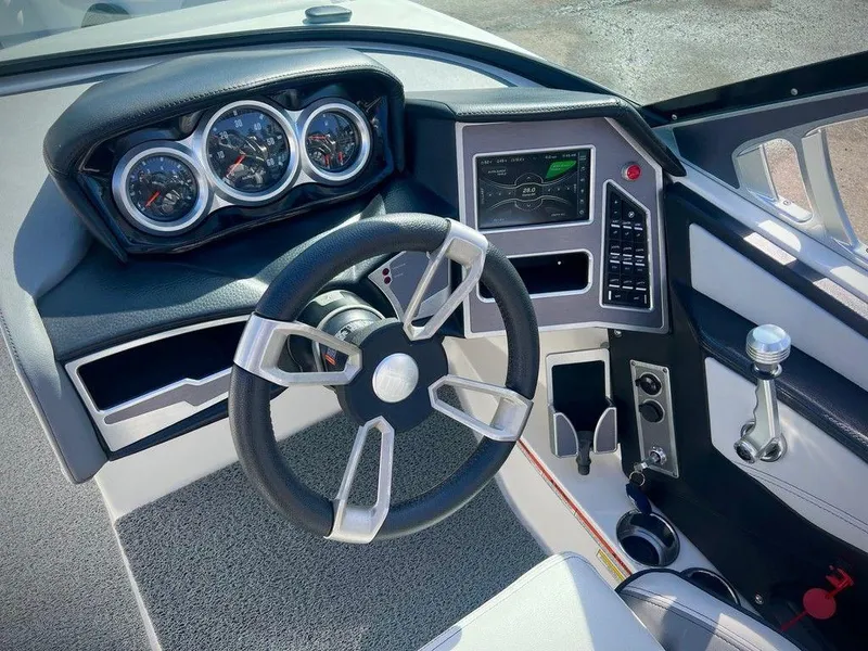 Slide: The Image of MasterCraft XT21 2019 - 10