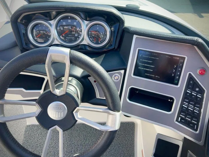 Slide: The Image of MasterCraft XT21 2019 - 11