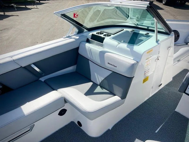 Slide: The Image of MasterCraft XT21 2019 - 12