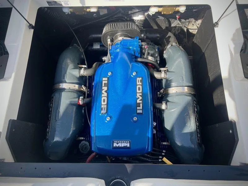 Slide: The Image of MasterCraft XT21 2019 - 15