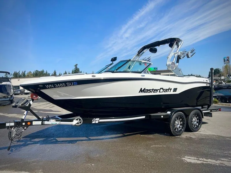 Slide: The Image of MasterCraft XT21 2019 - 2