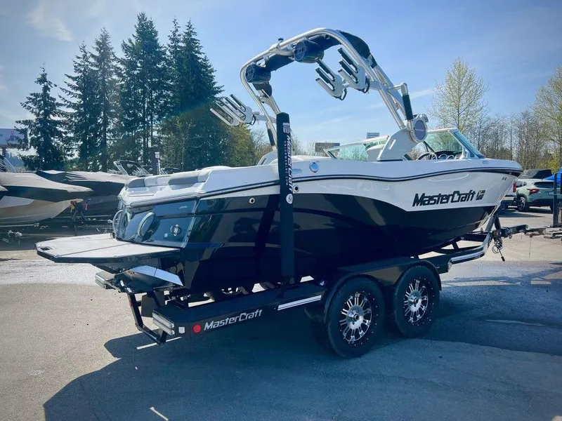 Slide: The Image of MasterCraft XT21 2019 - 3