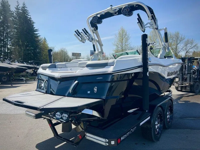Slide: The Image of MasterCraft XT21 2019 - 4