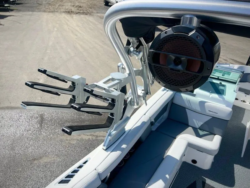 Slide: The Image of MasterCraft XT21 2019 - 7