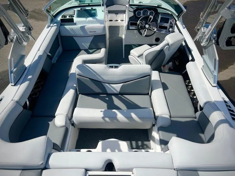 Slide: The Image of MasterCraft XT21 2019 - 8