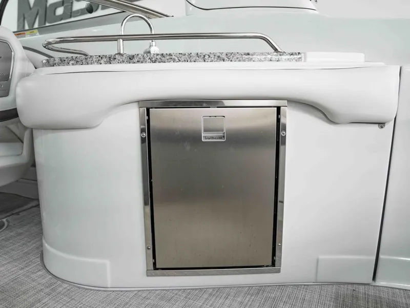 Slide: The Image of Crownline Boats 280XSS 2021 - 11