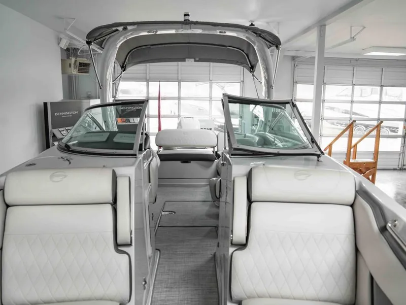 Slide: The Image of Crownline Boats 280XSS 2021 - 14