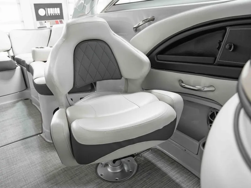 Slide: The Image of Crownline Boats 280XSS 2021 - 18