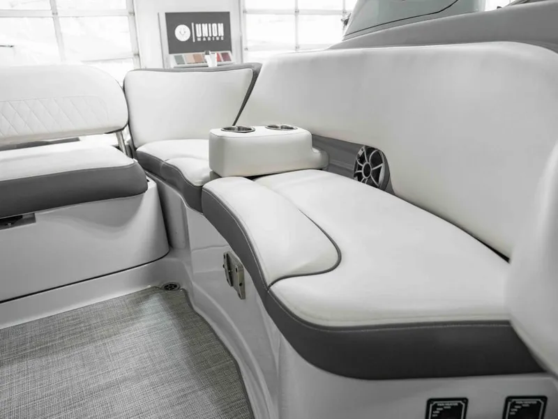 Slide: The Image of Crownline Boats 280XSS 2021 - 19