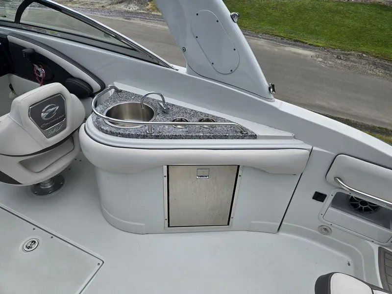 Slide: The Image of Crownline Boats 280XSS 2021 - 4