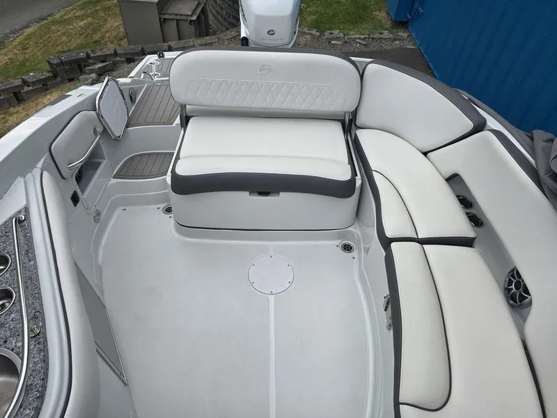 Slide: The Image of Crownline Boats 280XSS 2021 - 9