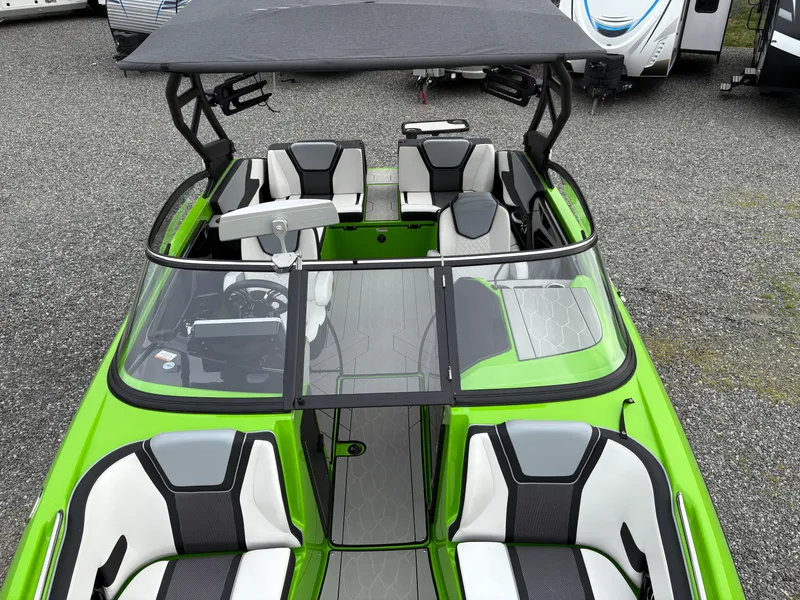 Slide: The Image of 2022 Yamaha Boats 255XD with green exterior and spacious seating, viewed from above. - 23