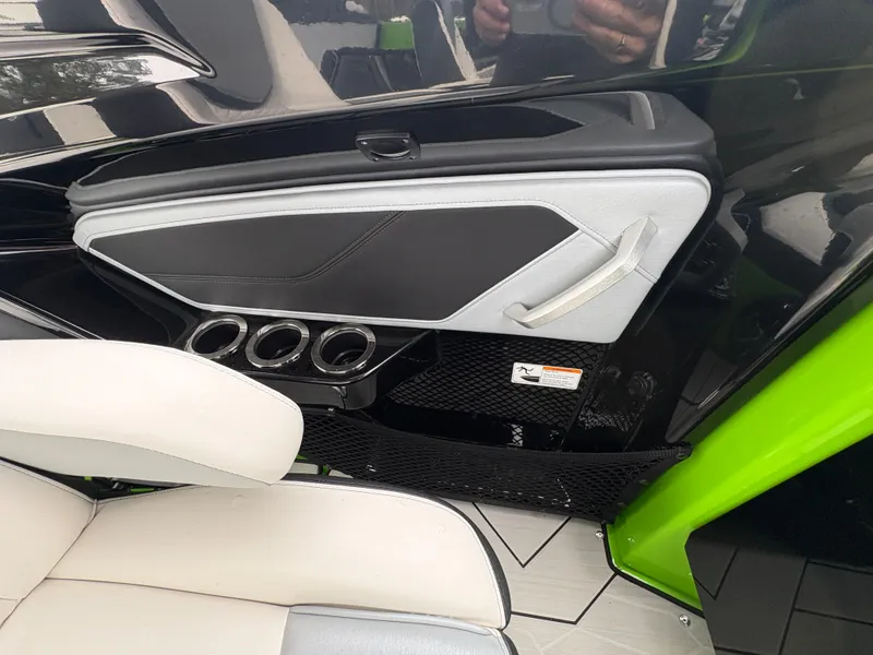 Slide: The Image of Interior of 2022 Yamaha Boats 255XD, featuring sleek design and cup holders. - 31