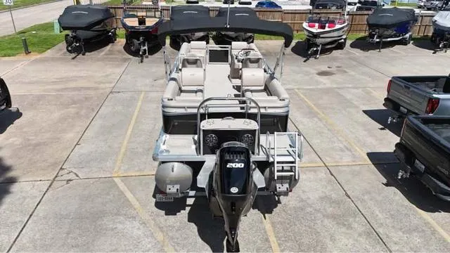 Slide: The Image of Avalon Venture Quad Lounger 22 FT 2022 - 10