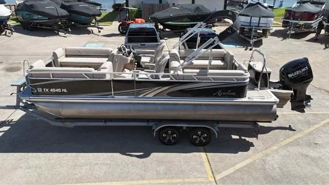 Slide: The Image of Avalon Venture Quad Lounger 22 FT 2022 - 11