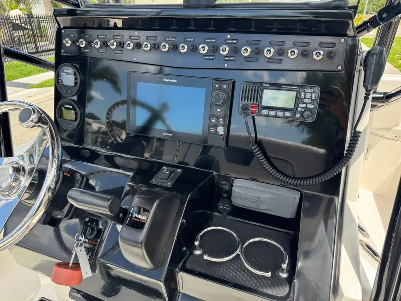 Slide: The Image of Control panel of 2016 Wellcraft 241 boat with navigation and communication equipment. - 25