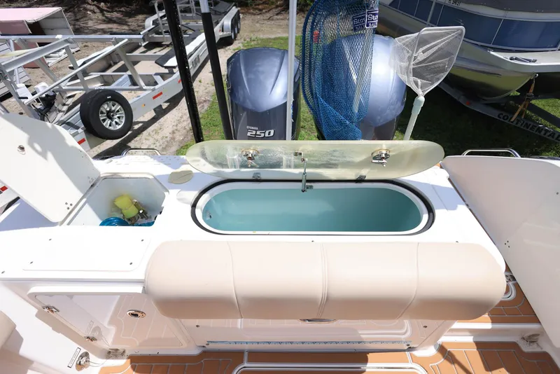 Slide: The Image of 2015 Pursuit S 280 Sport boat with livewell and Yamaha 250 engine. - 18