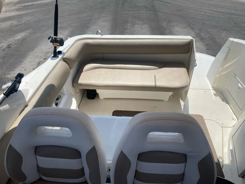 Slide: The Image of 2003 Larson 310 boat interior with seating and fishing rod holder. - 17