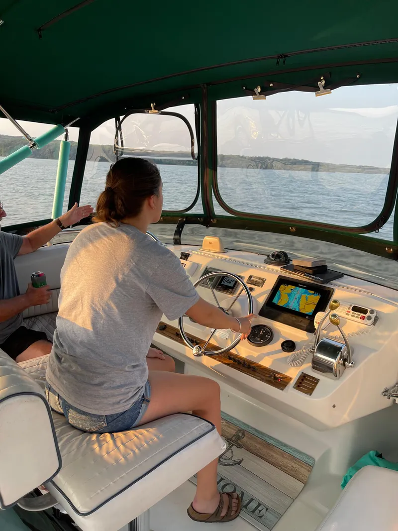 Slide: The Image of Mainship 390 Trawler 2000 - 3