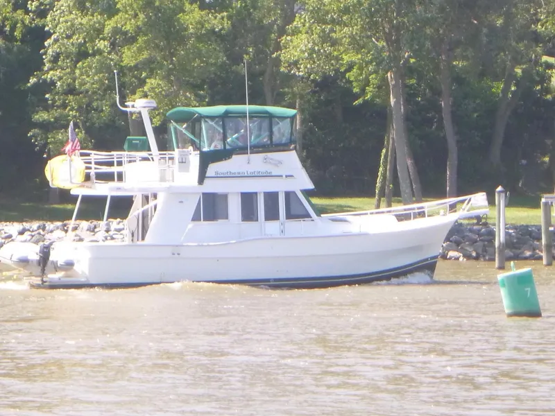 Slide: The Image of Mainship 390 Trawler 2000 - 4