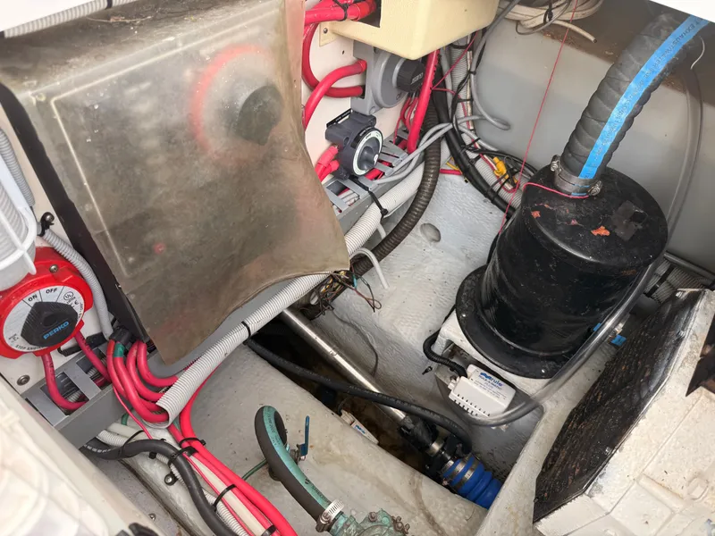 Slide: The Image of Mainship 390 Trawler 2000 - 50