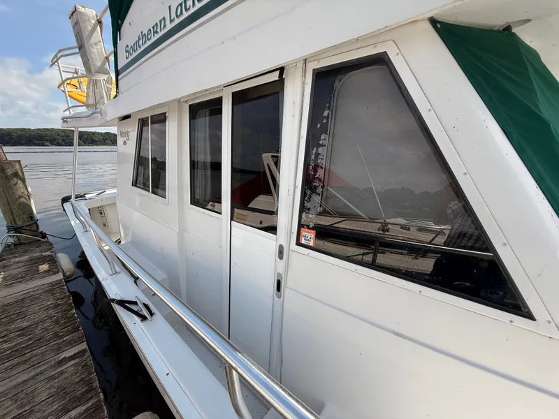 Slide: The Image of Mainship 390 Trawler 2000 - 55