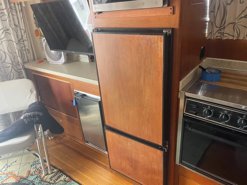 Slide: The Image of Mainship 390 Trawler 2000 - 57