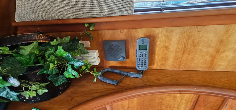 Slide: The Image of 2003 Silverton 42 Convertible interior with phone, speaker, and decorative plant. - 31