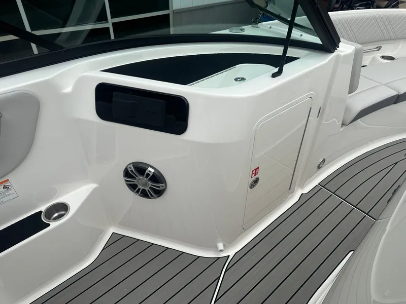 Slide: The Image of Sea Ray SDX 250 Surf 2025 - 16